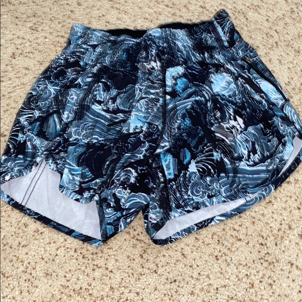blue/black patterned size 4 tall lululemon shorts